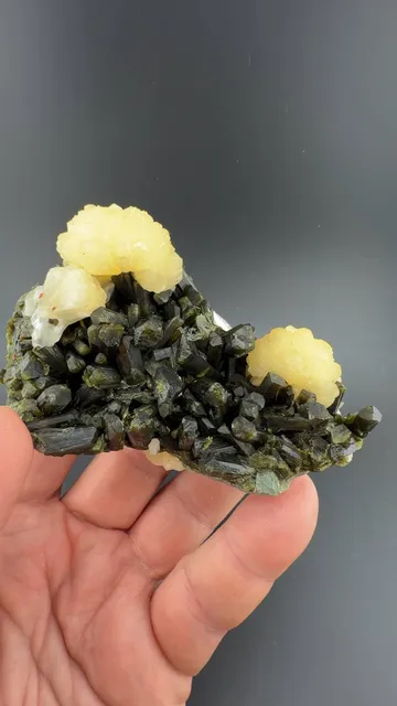 Stilbite with Epidote