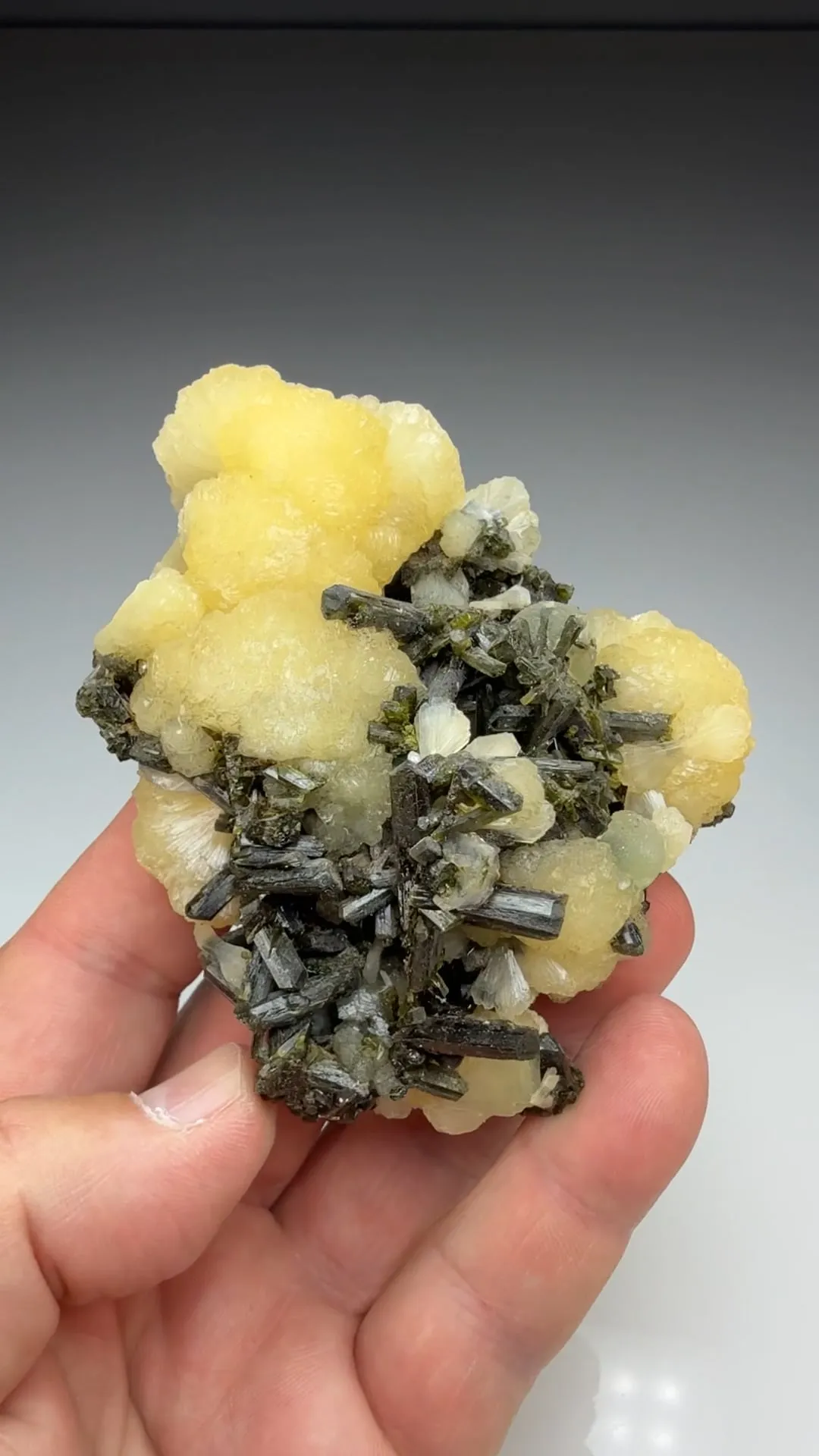 Stilbite with Epidote, Andradite (2031) - image 2