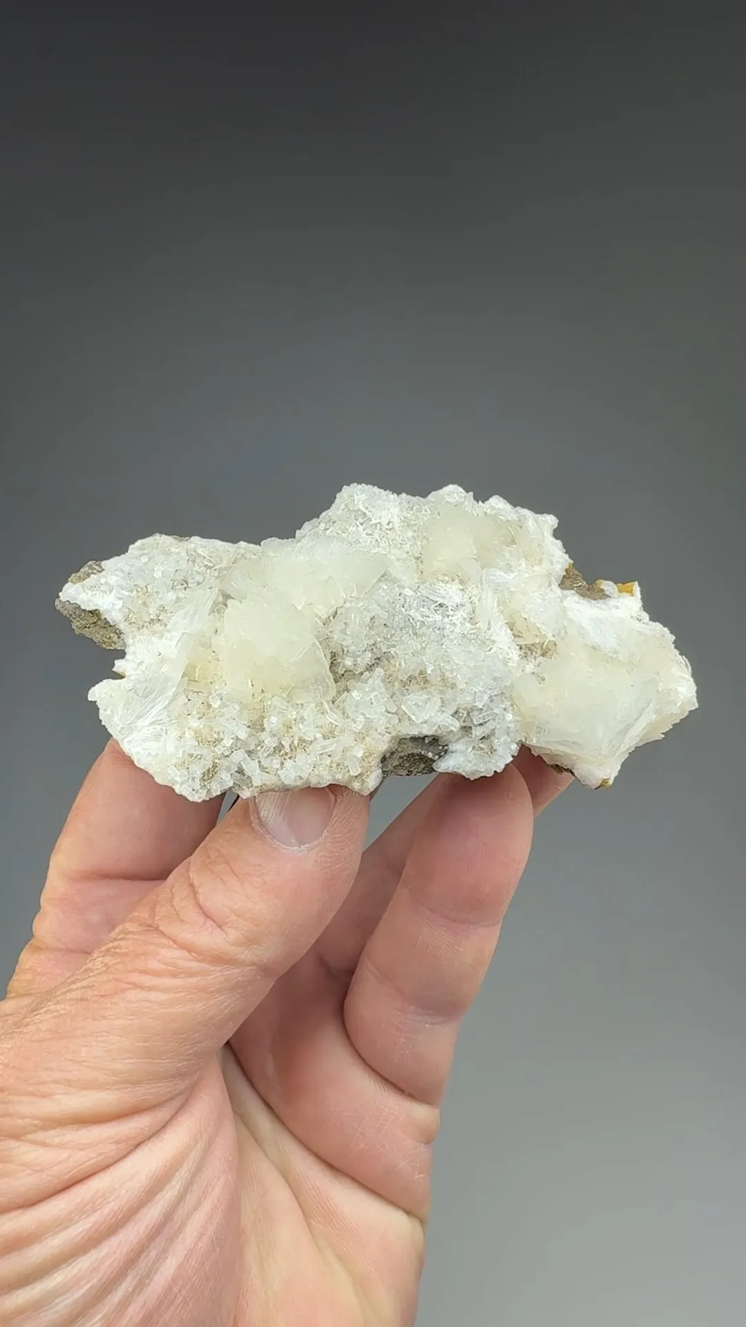 Stilbite with Fluorapophyllite-K, Laumontite, Mesolite - image 2