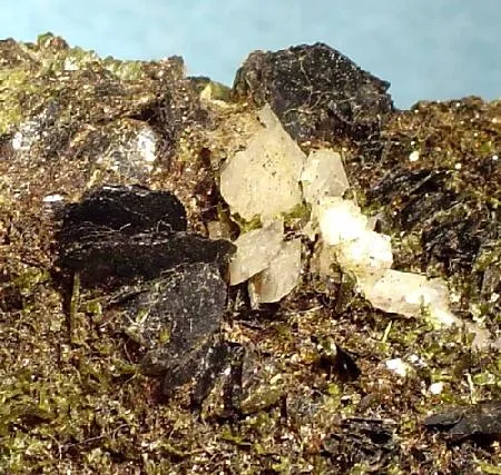 Stilpnomelane, Adularia, Epidote - image 2