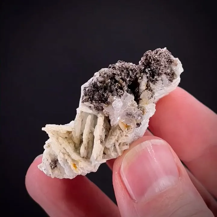 Stokesite with Stannomicrolite and Albite - image 2