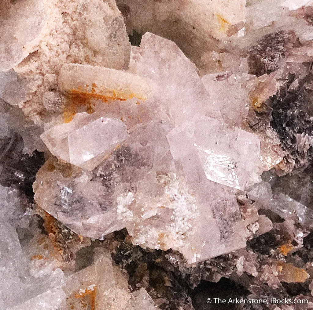 Stokesite with Stannomicrolite and Albite image