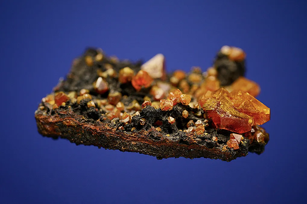 Stolzite - image 4