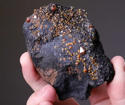 Stolzite