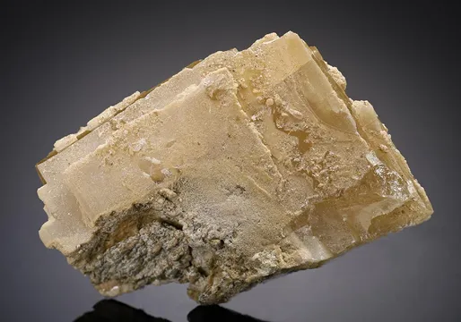 Stolzite