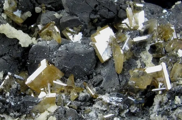 Stolzite - image 4