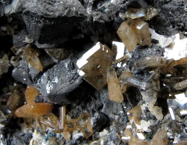 Stolzite - image 5