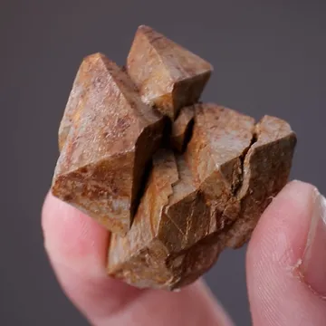 Stolzite