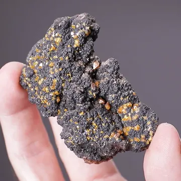 Stolzite