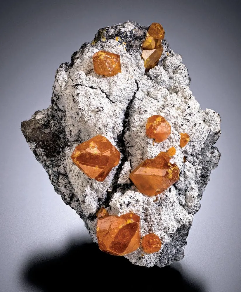 Stolzite, raspite, Kaolinite image