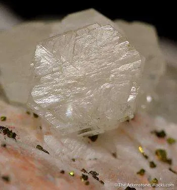 Strontianite and Chalcopyrite on Baryte - image 4