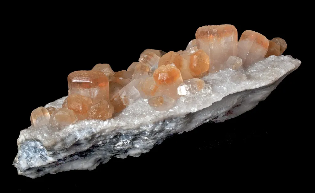 Strontianite (bicolored) image