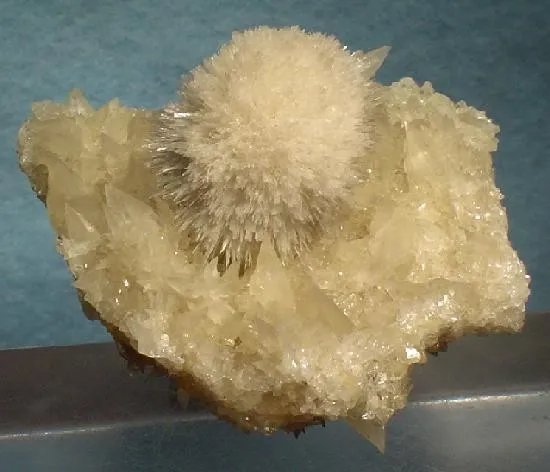 Strontianite, Calcite image