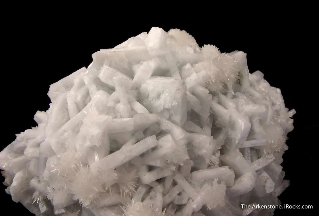 Strontianite (fl) on Baryte on Fluorite - image 5
