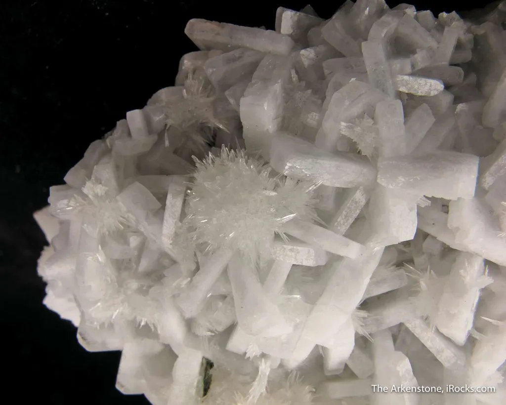 Strontianite (fl) on Baryte on Fluorite image