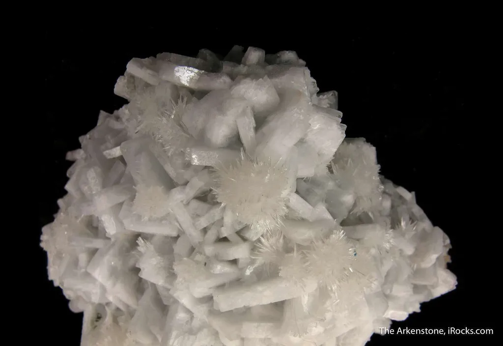 Strontianite (fl) on Baryte on Fluorite - image 4