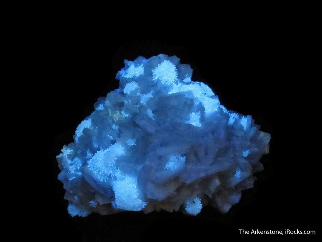Strontianite (fl) on Baryte on Fluorite - image 6