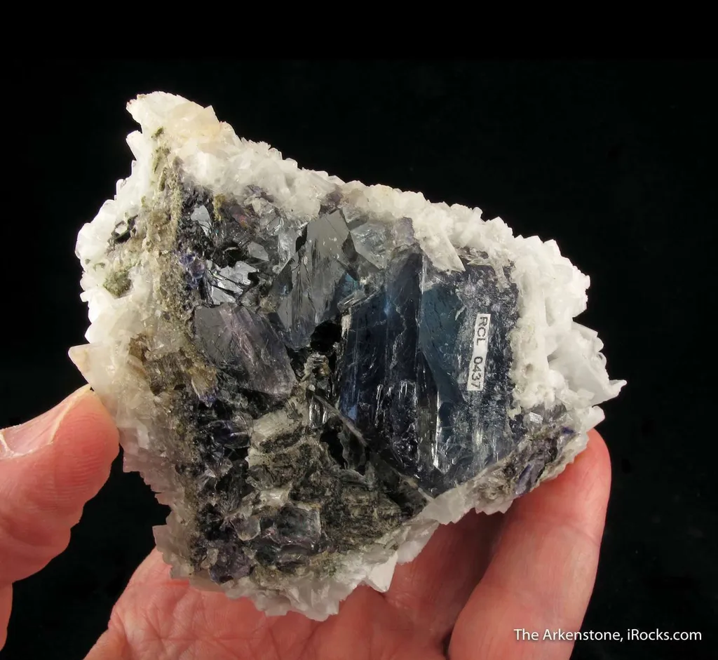 Strontianite (fl) on Baryte on Fluorite - image 3
