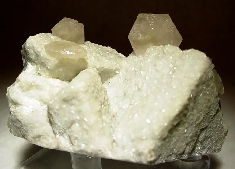 Strontianite, Magnesite - image 1