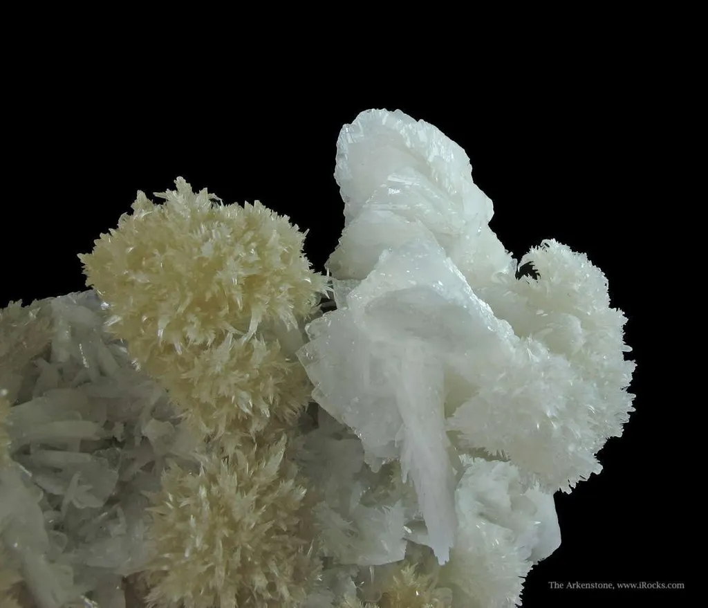 Strontianite (Two Colors) and Baryte on Sphalerite image