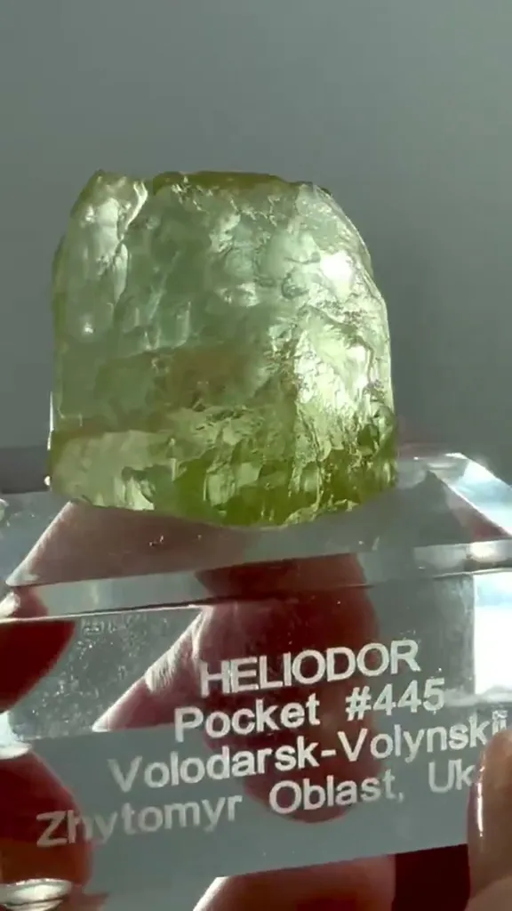 Stunning Heliodor from the legendary pegmatites of Volyn. Weighing in at 37.39 grams - image 2