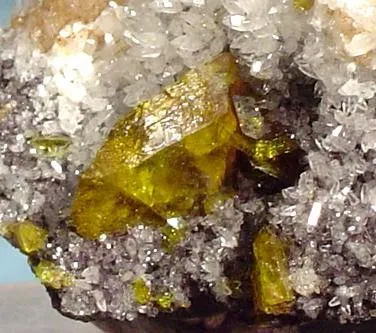 Sturmanite, Quartz - image 2