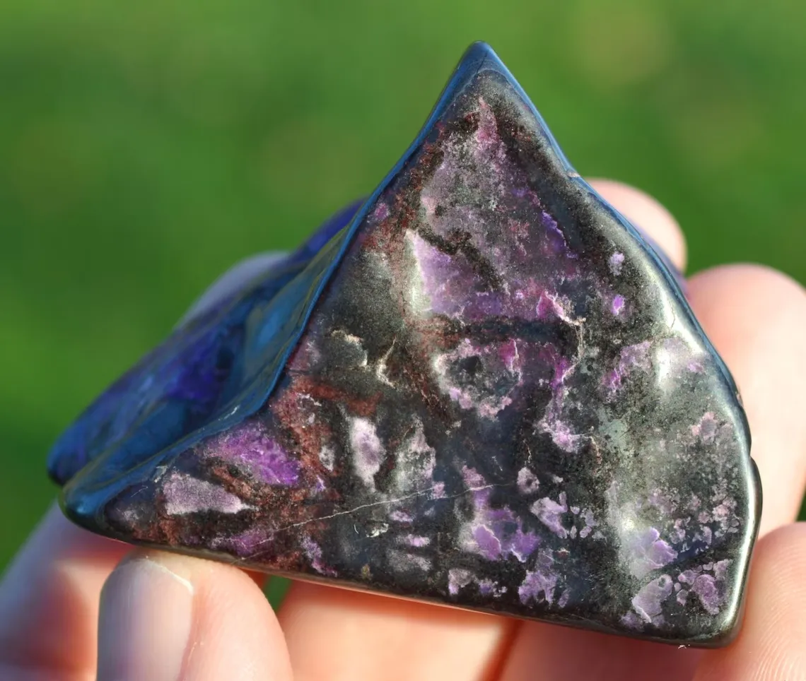 Sugilite & Hematite 138 grams - Wessels Mine, North Cape Province, South Africa - image 9