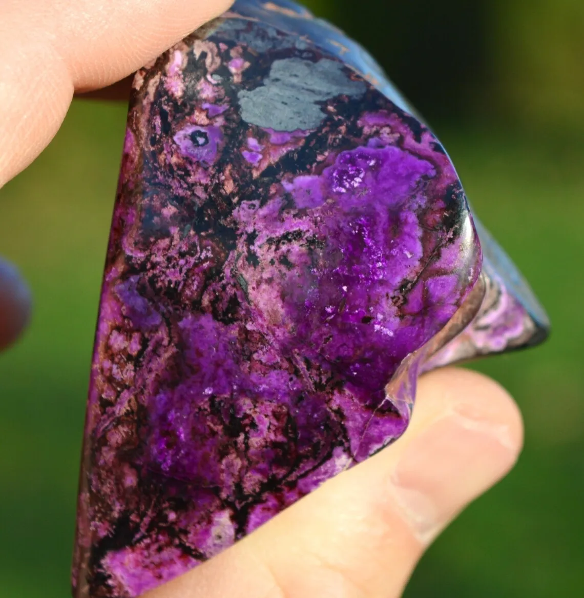Sugilite & Hematite 138 grams - Wessels Mine, North Cape Province, South Africa - image 4