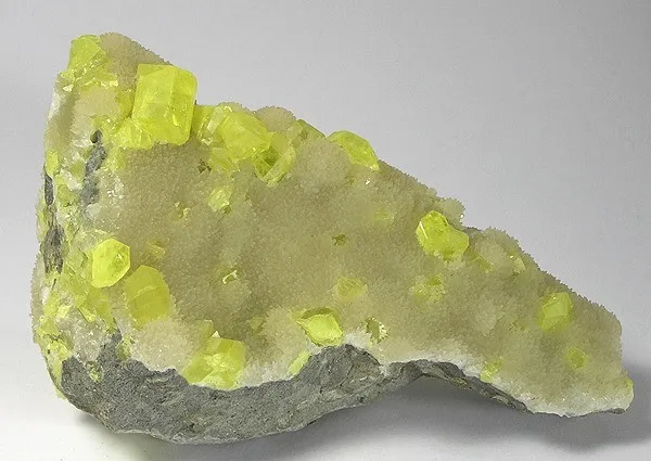 Sulfur, Calcite image