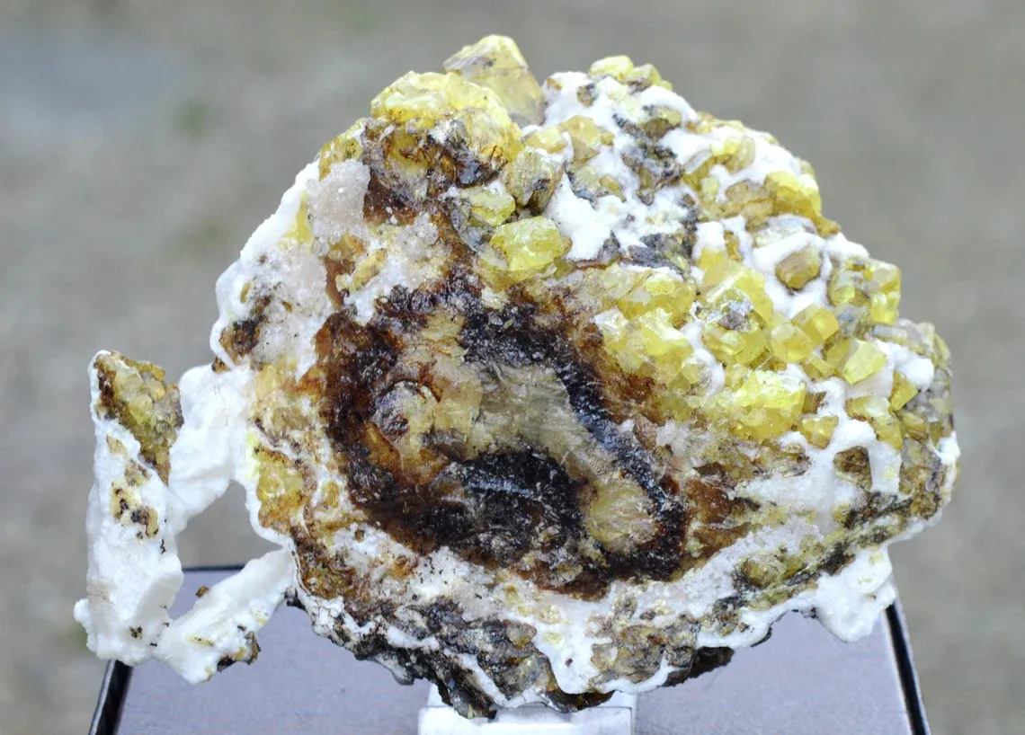 Sulfur & Calcite & Bitumen 1120 grams - Agrigento Province, Sicily, Italy - image 6