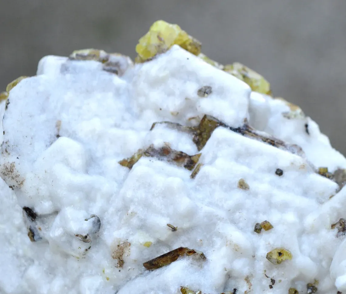 Sulfur & Calcite & Bitumen 1120 grams - Agrigento Province, Sicily, Italy - image 2