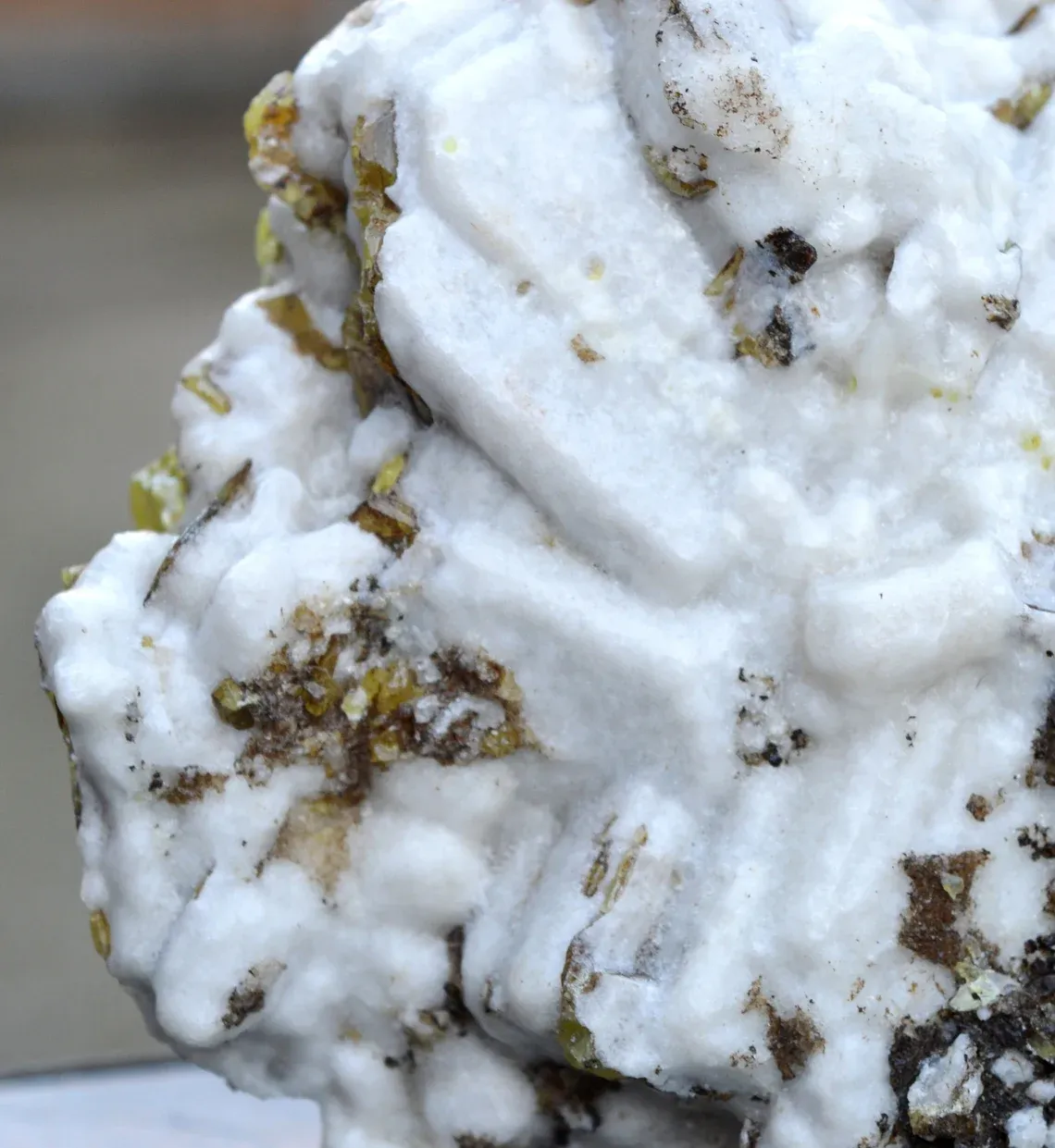 Sulfur & Calcite & Bitumen 1120 grams - Agrigento Province, Sicily, Italy - image 5