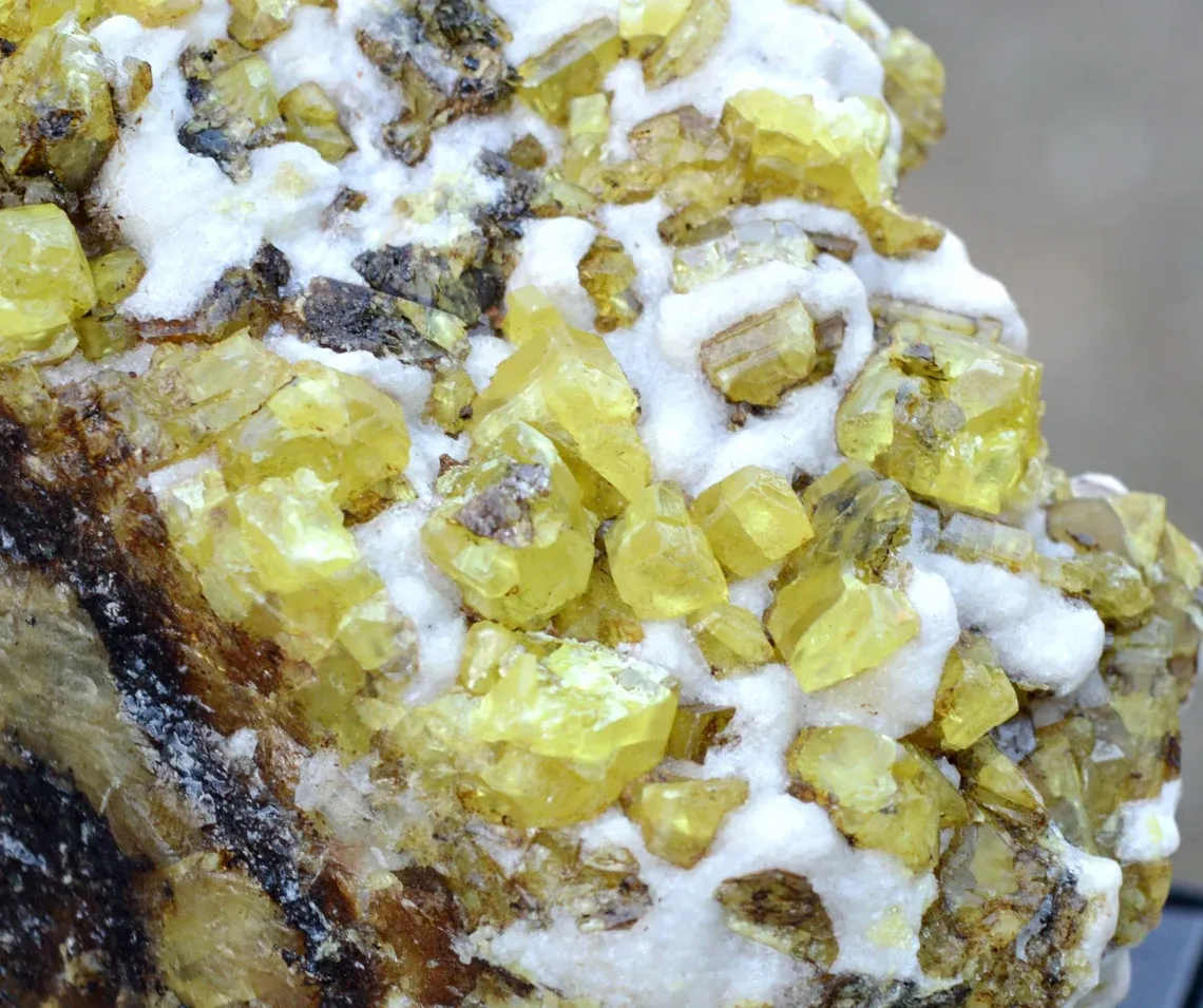 Sulfur & Calcite & Bitumen 1120 grams - Agrigento Province, Sicily, Italy - image 7