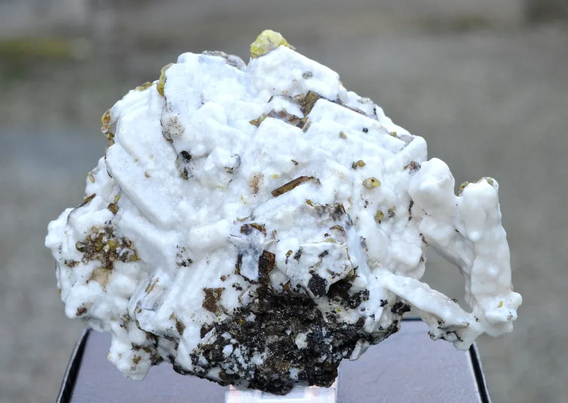 Sulfur & Calcite & Bitumen 1120 grams - Agrigento Province, Sicily, Italy - image 1