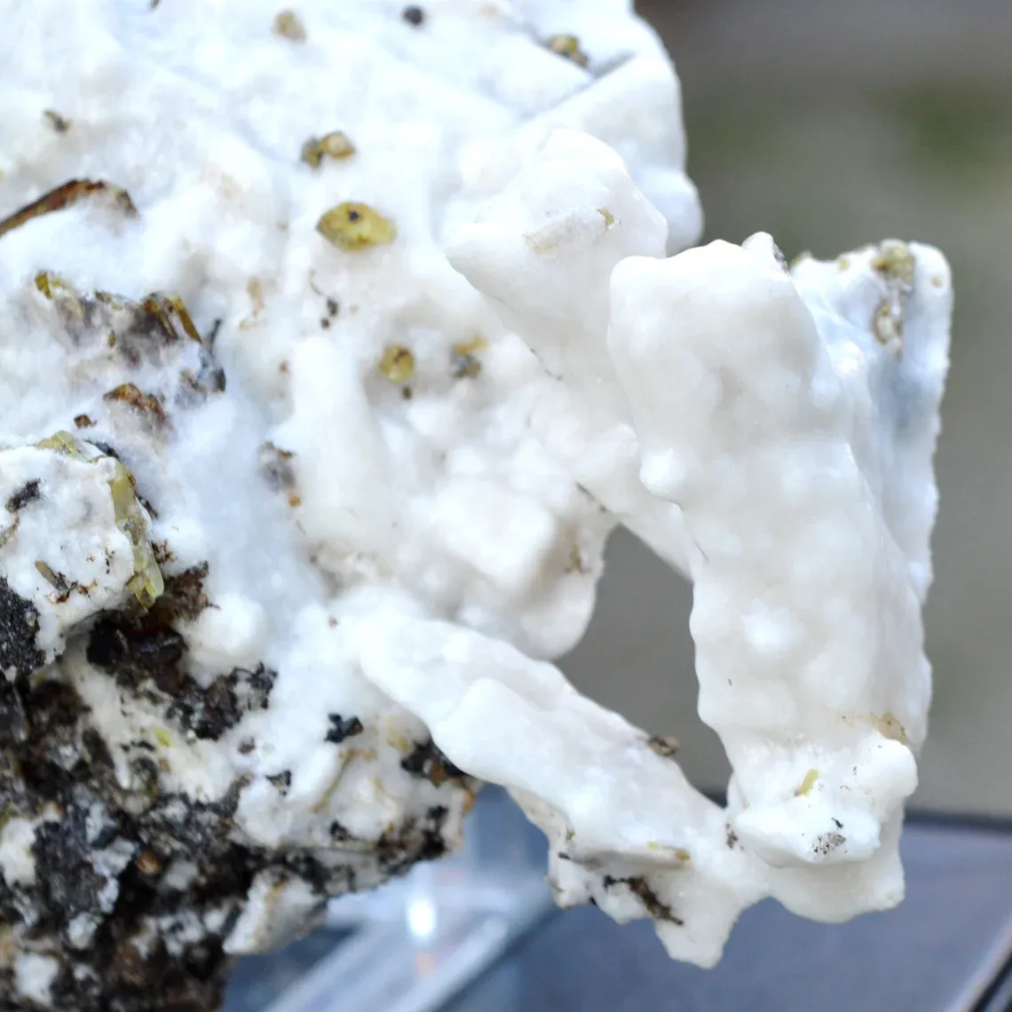 Sulfur & Calcite & Bitumen 1120 grams - Agrigento Province, Sicily, Italy - image 3