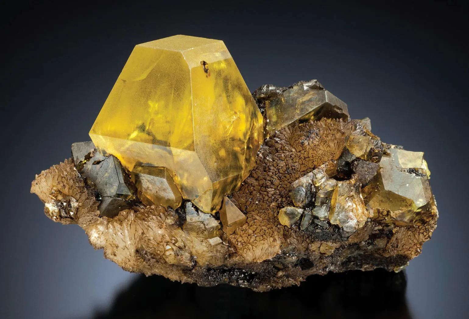 Sulfur, Calcite, bitumen - image 1
