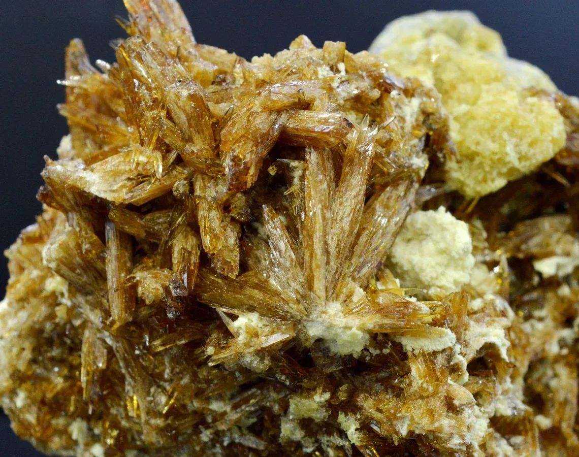 Sulfur & celestite - 444 grams - Machów mine, Tarnobrzeg City Co., Subcarpathian Voivodeship, Poland - image 2