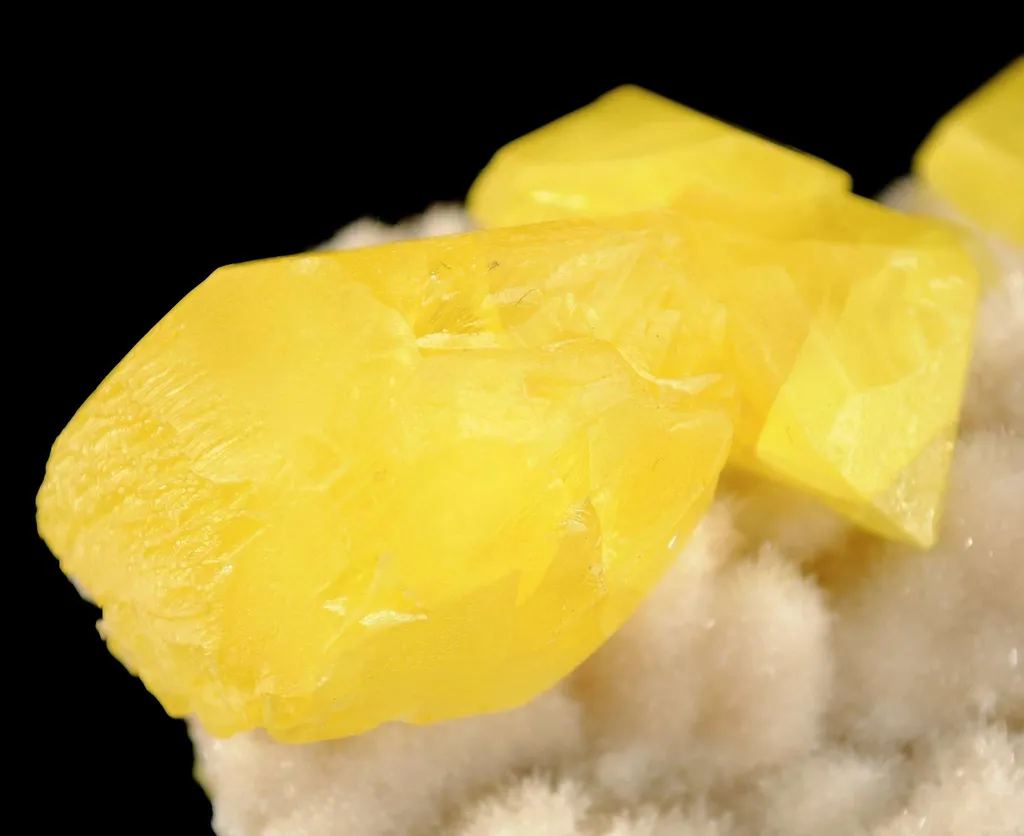 Sulfur on Aragonite - image 4