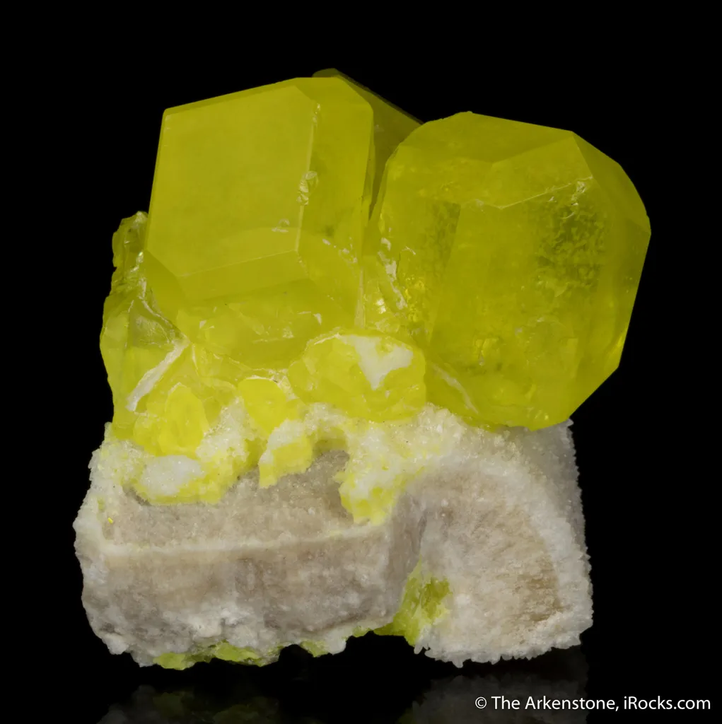 Sulfur on Aragonite - image 3