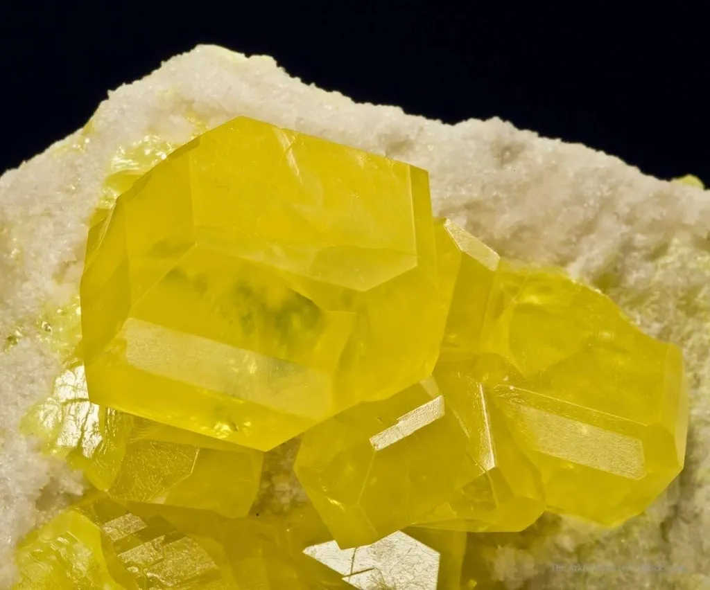 Sulfur on Aragonite - image 3