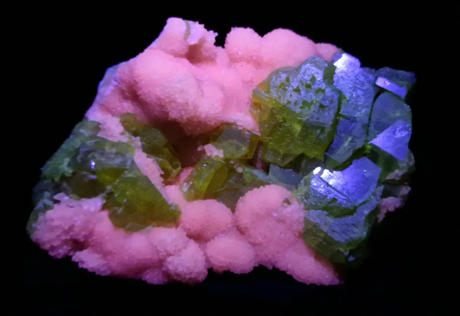 Sulfur on aragonite - image 2