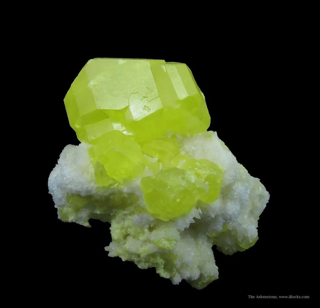 Sulfur on Aragonite (Fluorescent) image