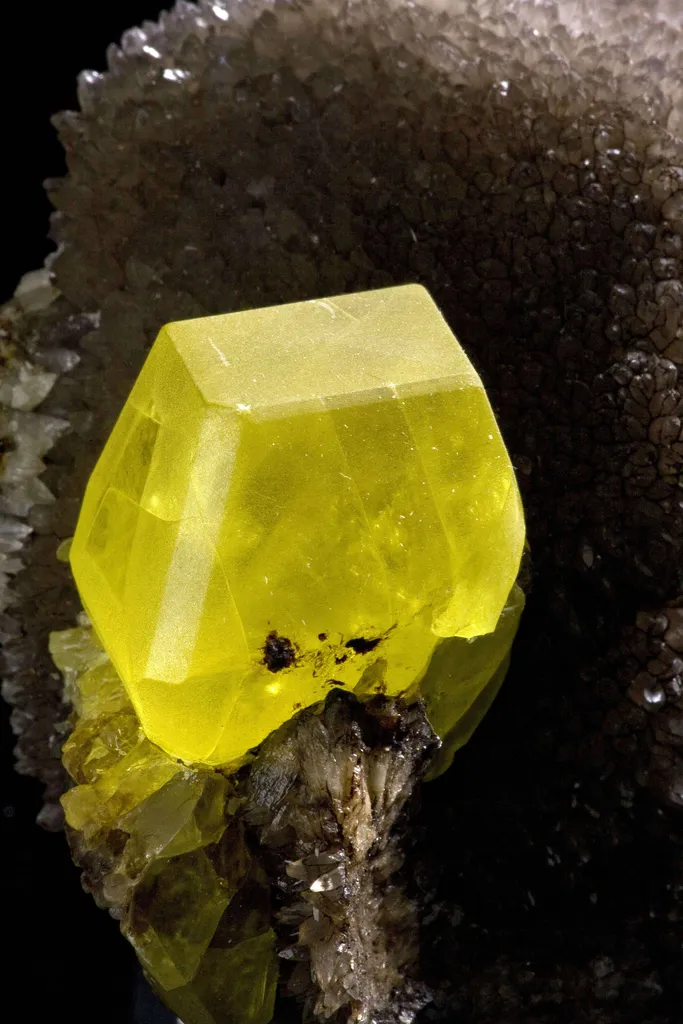 Sulfur on Calcite Ps. Aragonite - image 4