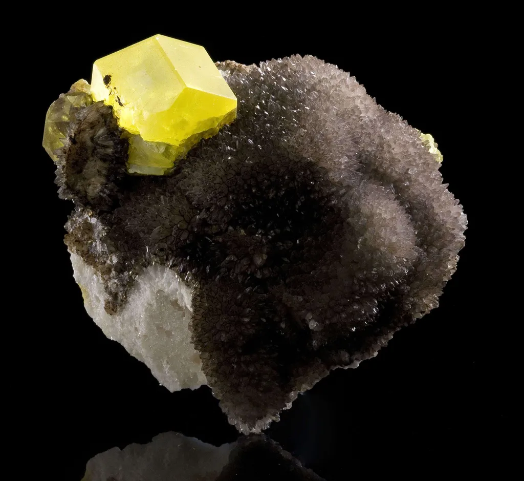 Sulfur on Calcite Ps. Aragonite - image 2
