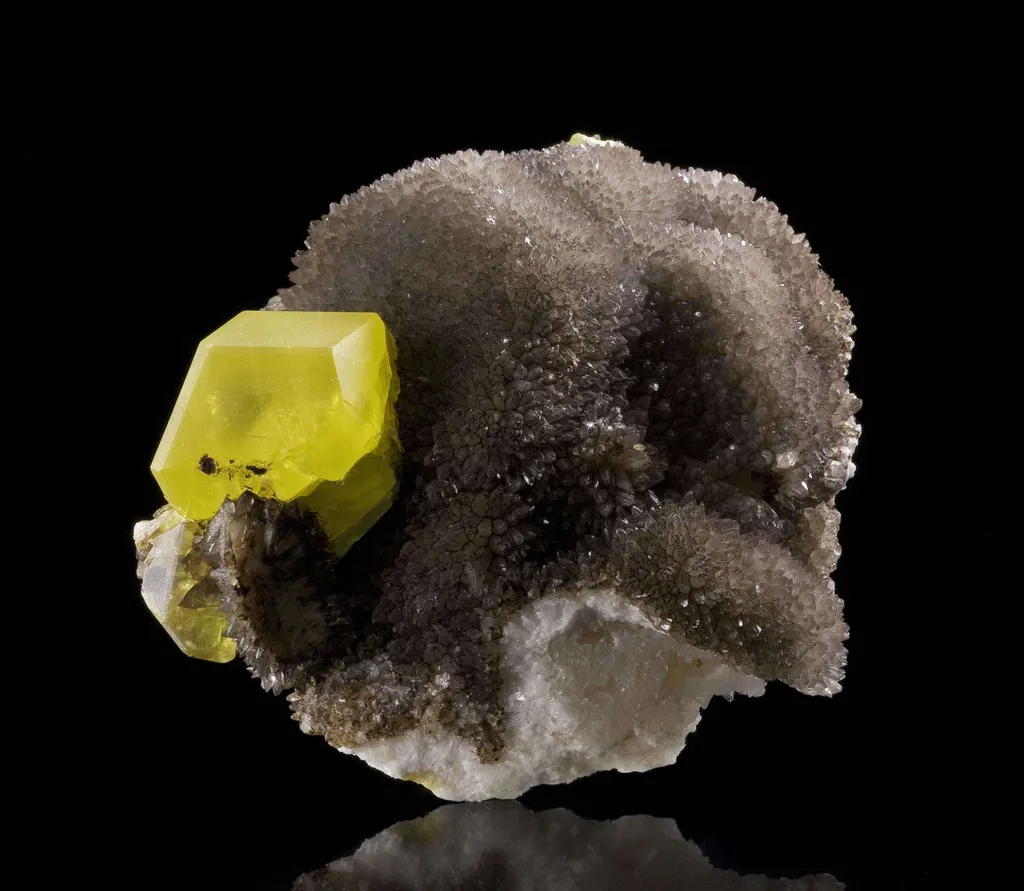 Sulfur on Calcite Ps. Aragonite image