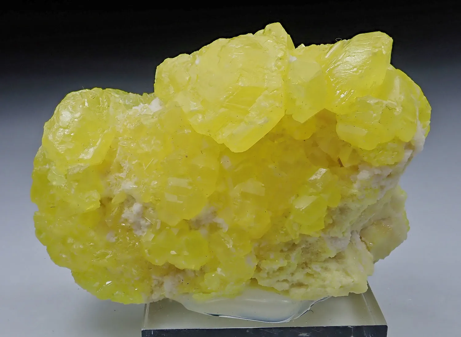 Sulphur with Aragonite - image 4