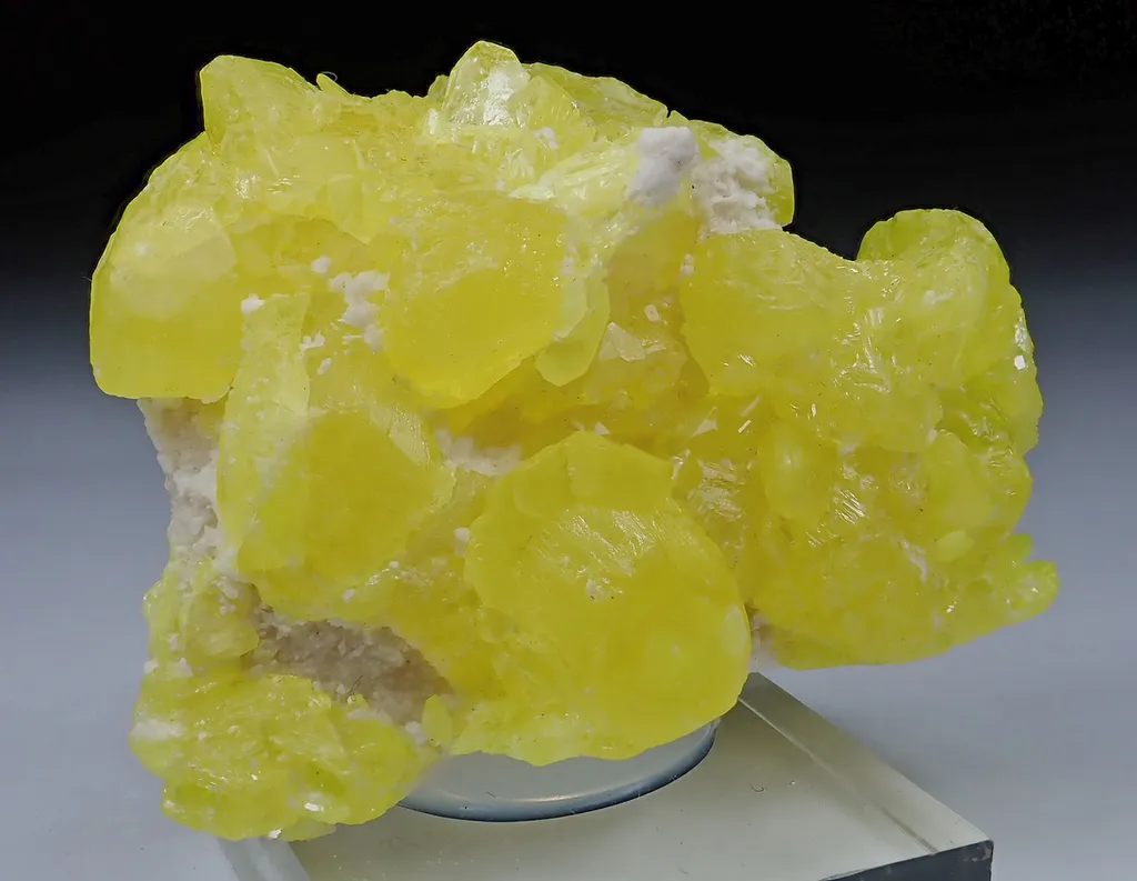 Sulphur with Aragonite image