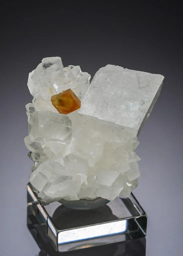 Svanbergite on Magnesite image