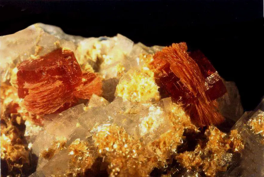 Synchysite (Ce) / Hydroxylbastnäsite (Ce): Syntaxie, Trimouns, Luzenac, Ariège, France image