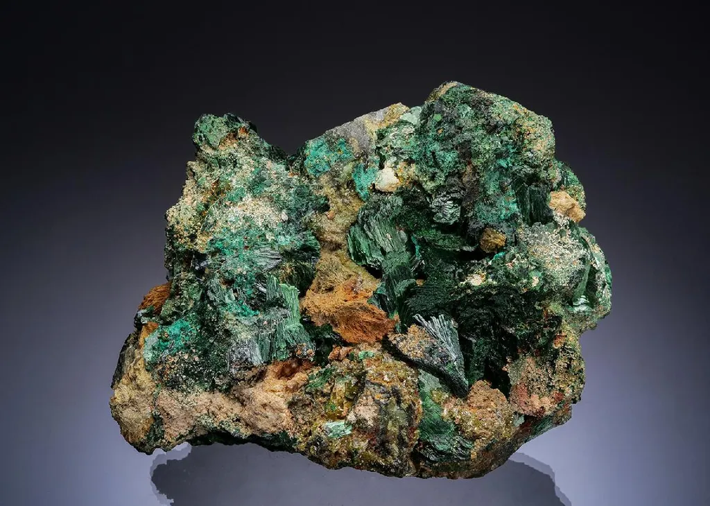 Szenicsite with Cuprian Powellite image